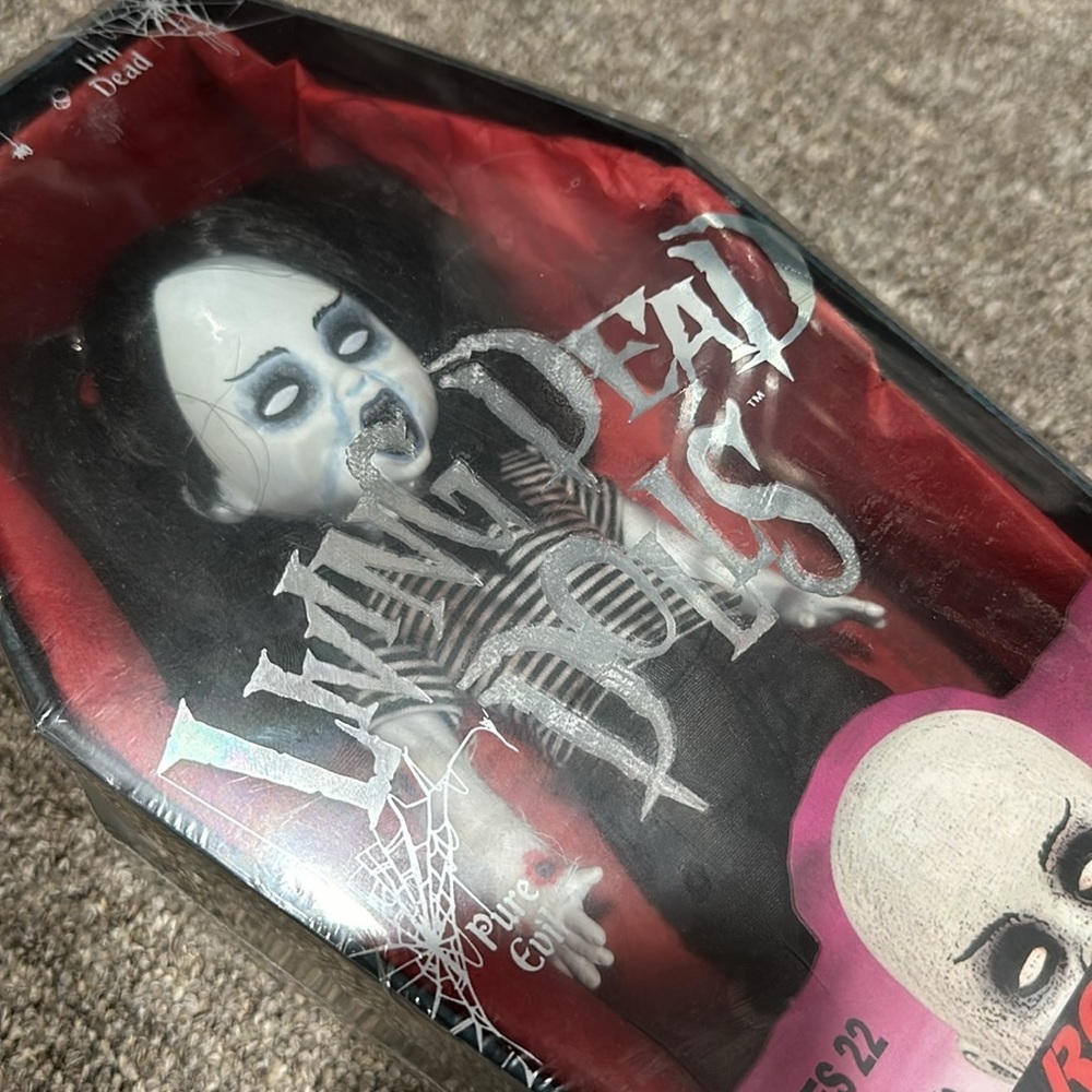 Living Dead Dolls Roxie Collectable - Picture 2 of 7